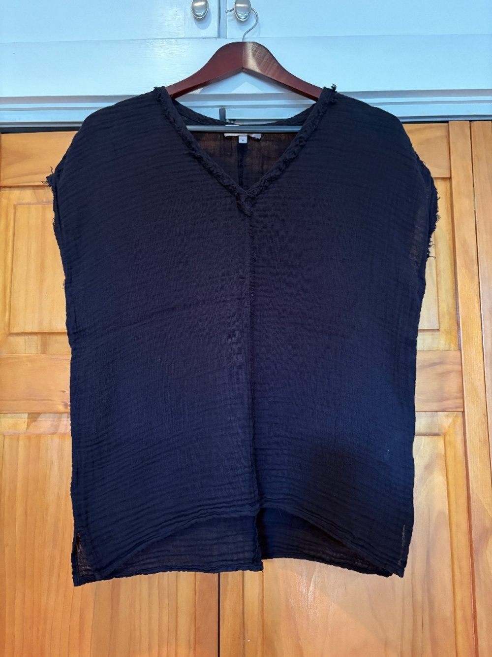 Michael Stars Draya 100% Cotton Gauze Sleeveless V-Neck Top Black Small, Flaw